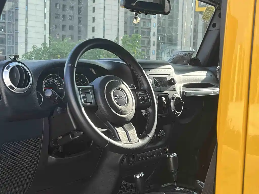 Jeep Wrangler 2013 — фото 11