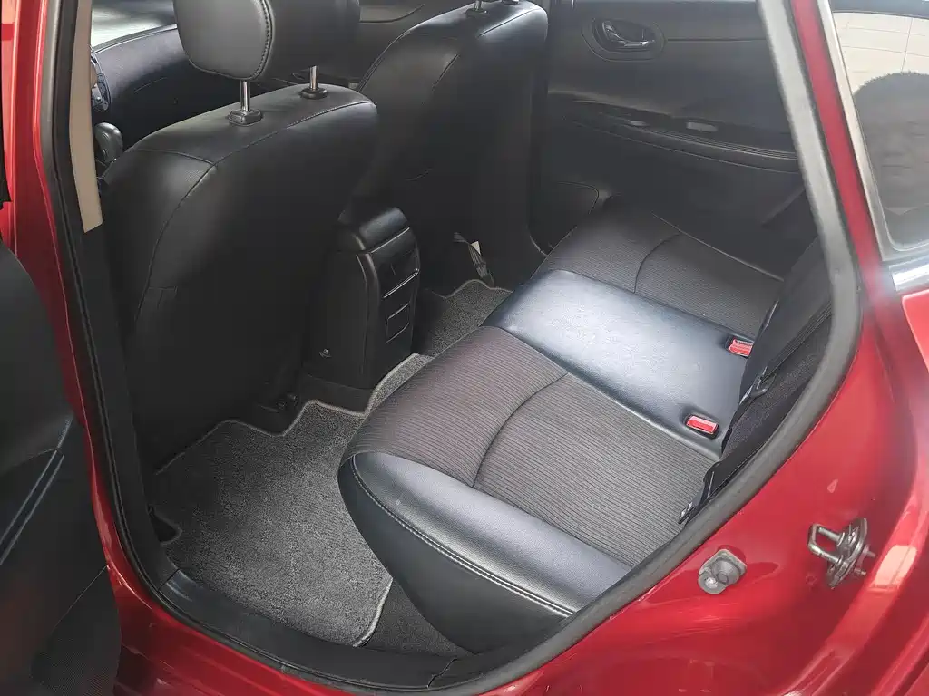 Nissan Tiida 2015 — фото 8