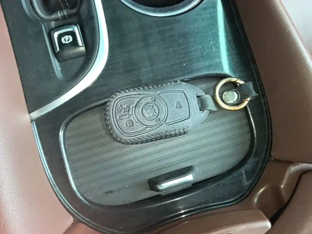 Buick Envision Plus 2020 — фото 9