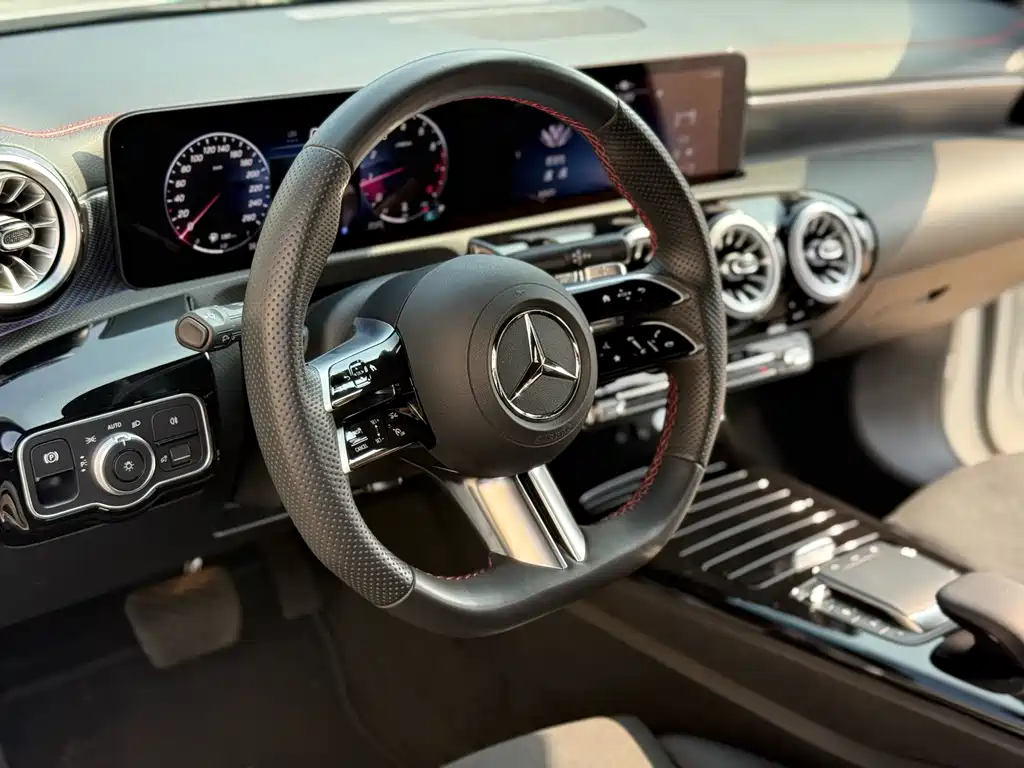 Mercedes-Benz A-Class 2024 — фото 11