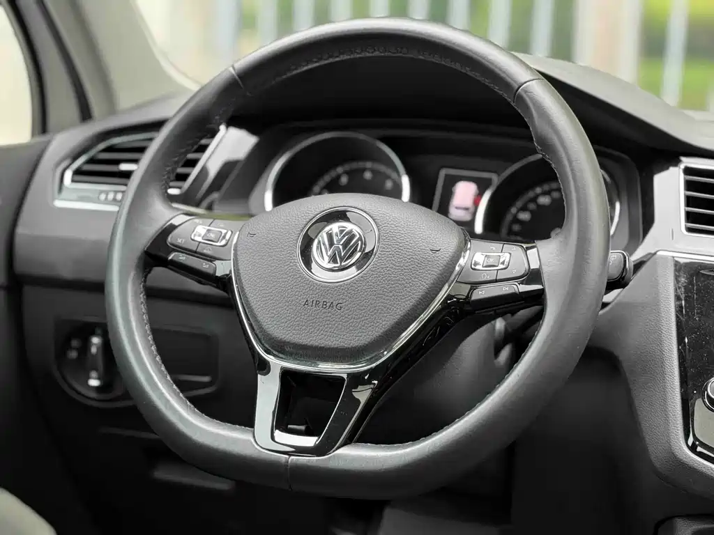 Volkswagen Tiguan L 2018 — фото 9