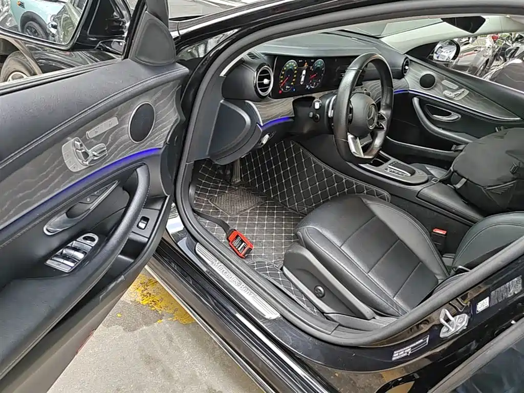 Mercedes-Benz E-Class 2021 — фото 16