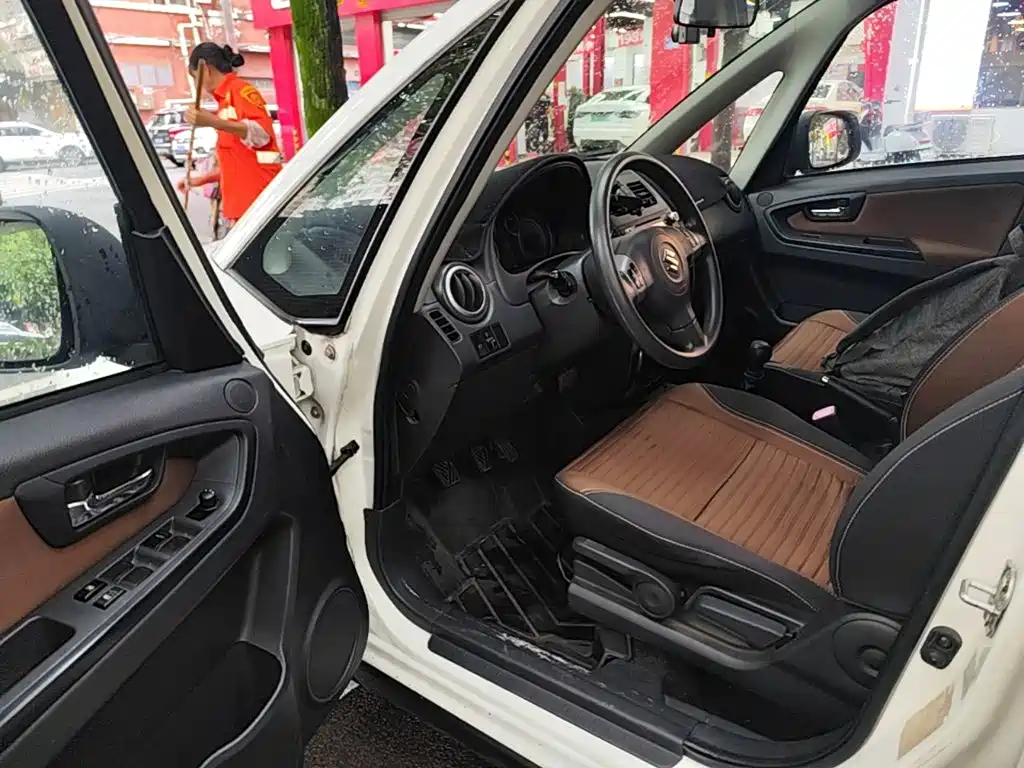 Suzuki SX4 2014 — фото 16