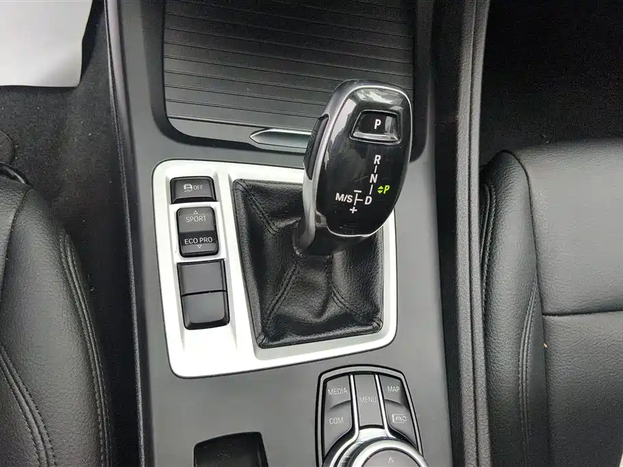 BMW 1 Series 2023 — фото 16