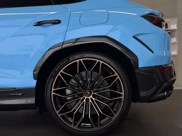 Lamborghini Urus SE 2025
