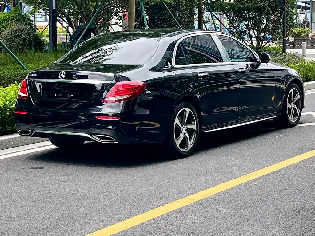 Mercedes-Benz E-Class 2017 — фото 14
