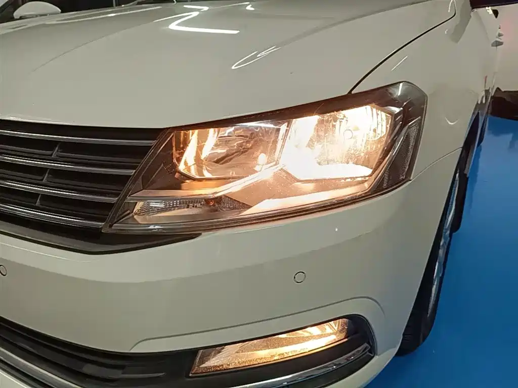 Volkswagen Lavida 2017 — фото 24