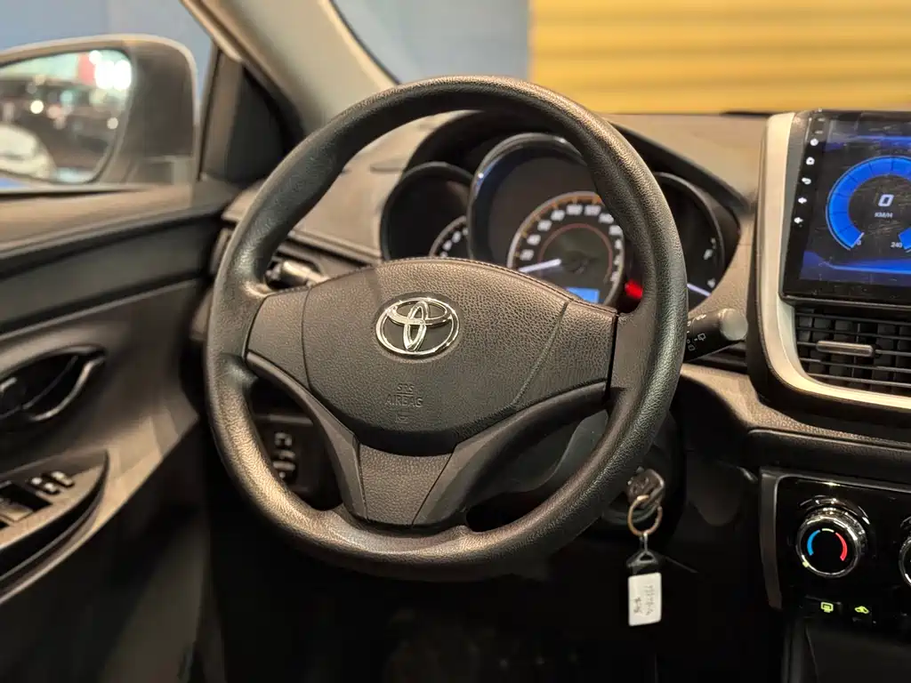 Toyota Yaris L 2019 — фото 14