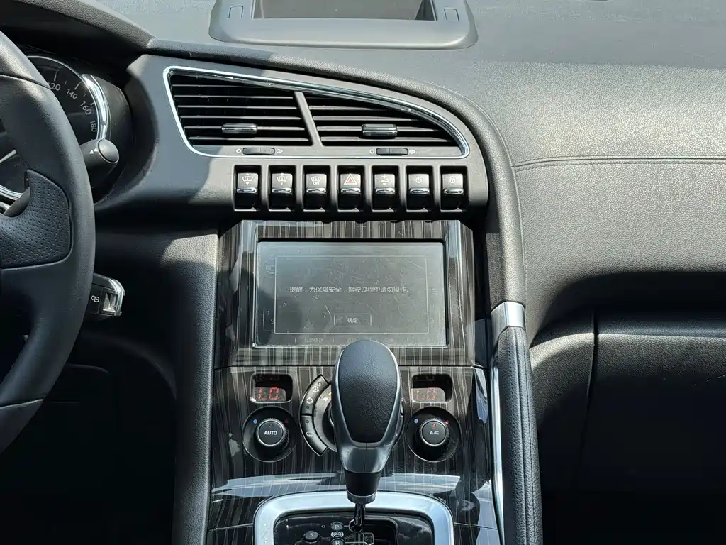 Peugeot 3008 2015 — фото 15