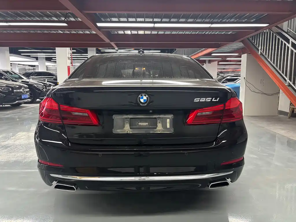 BMW 5 Series 2018 — фото 8