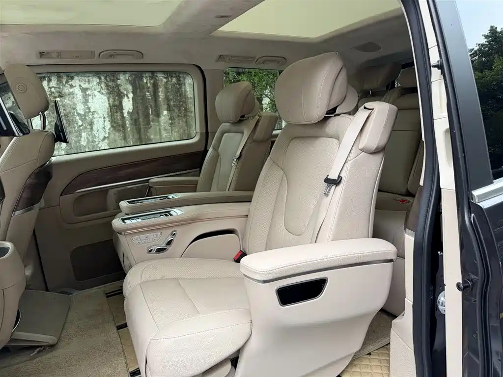 Mercedes-Benz V-Class 2021 — фото 10