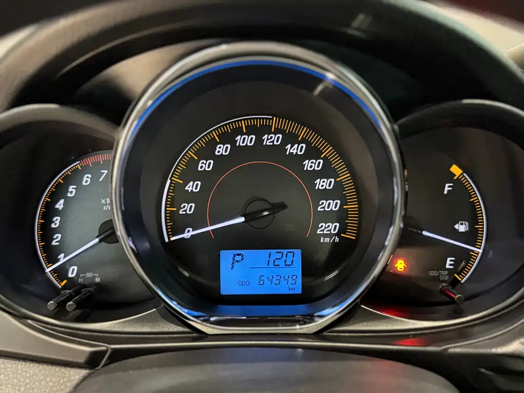 Toyota Yaris L 2019 — фото 11