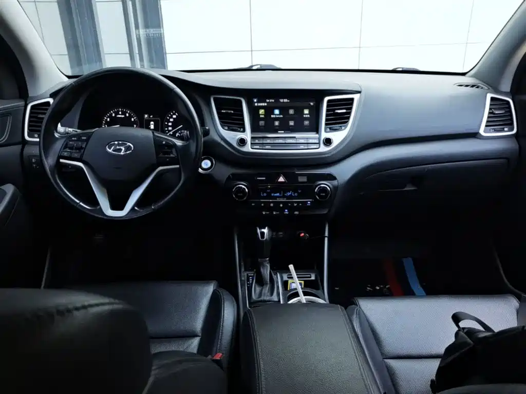 Hyundai Tucson 2017 — фото 16