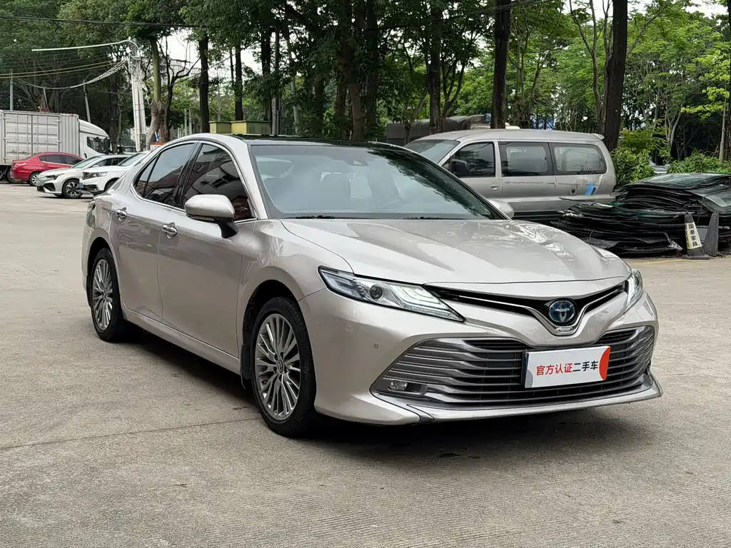 Toyota Camry 2018 — фото 3