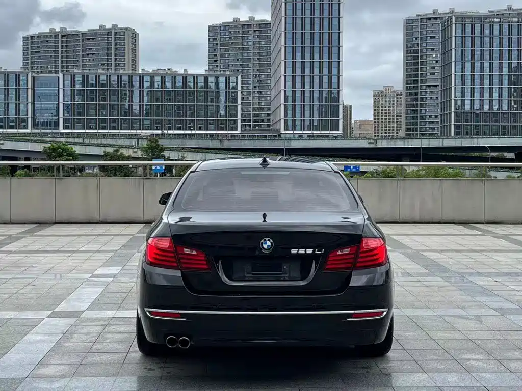 BMW 5 Series 2015 — фото 9