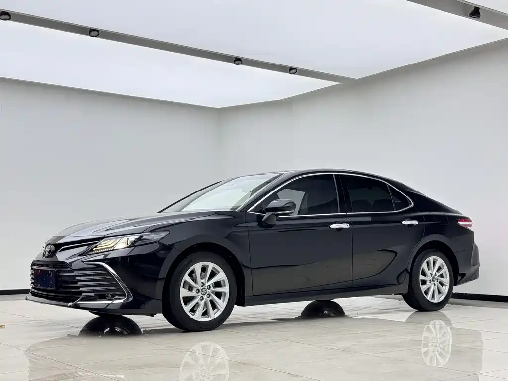 Toyota Camry 2021 — фото 1
