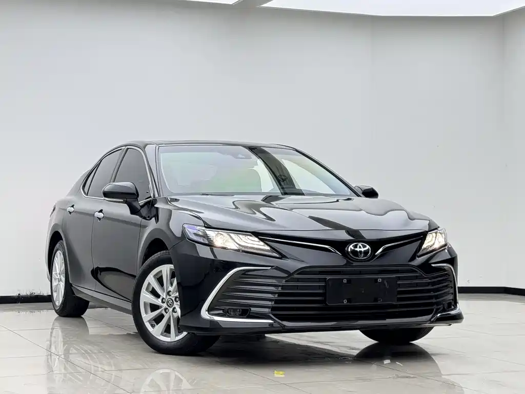 Toyota Camry 2021 — фото 2