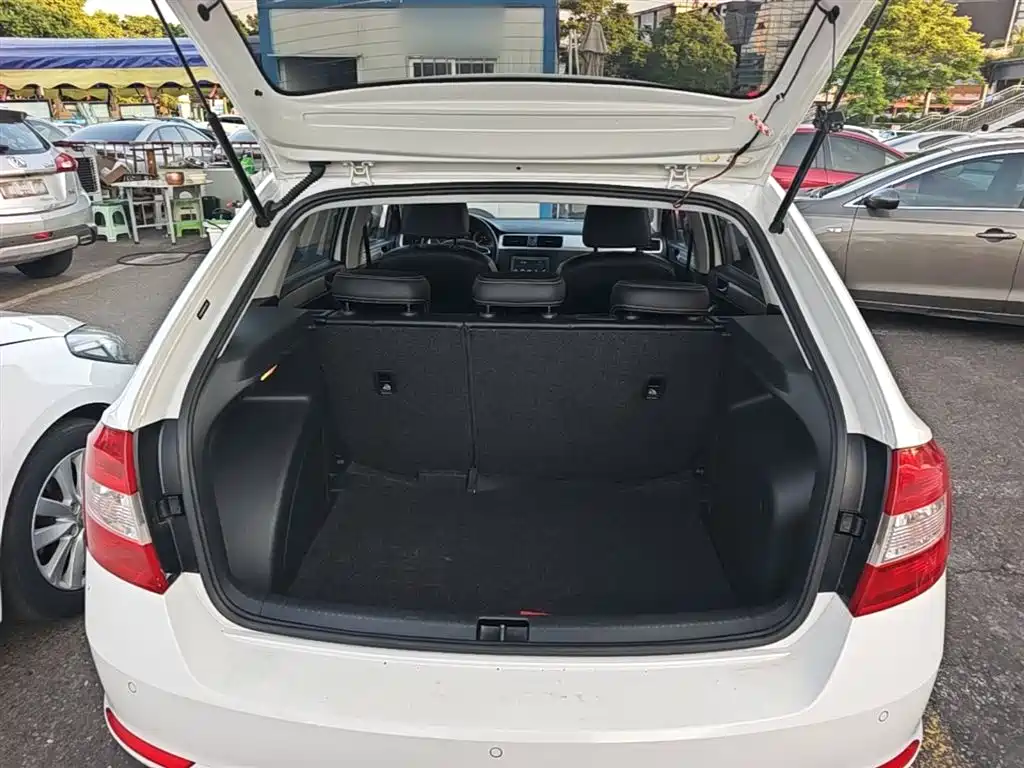 Skoda Rapid Spaceback 2019 — фото 19