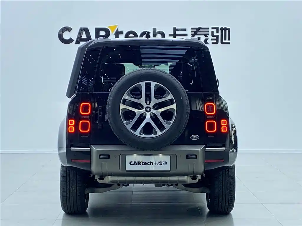 Land Rover Defender 2023