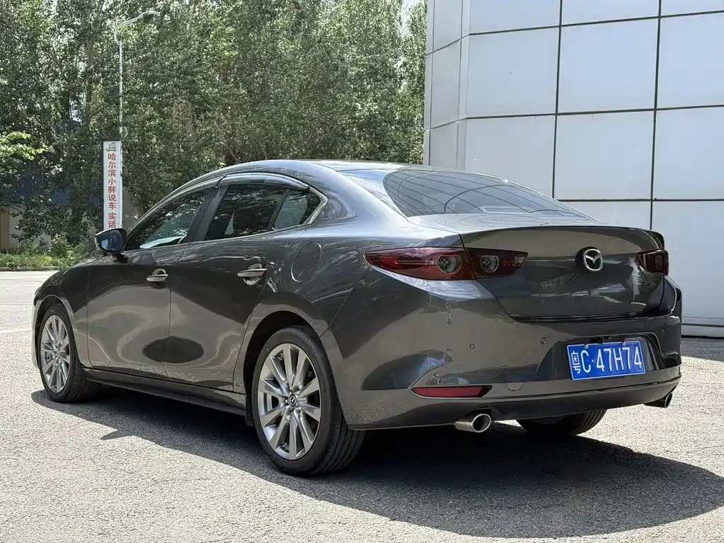 Mazda 3 Axela 2023 — фото 23