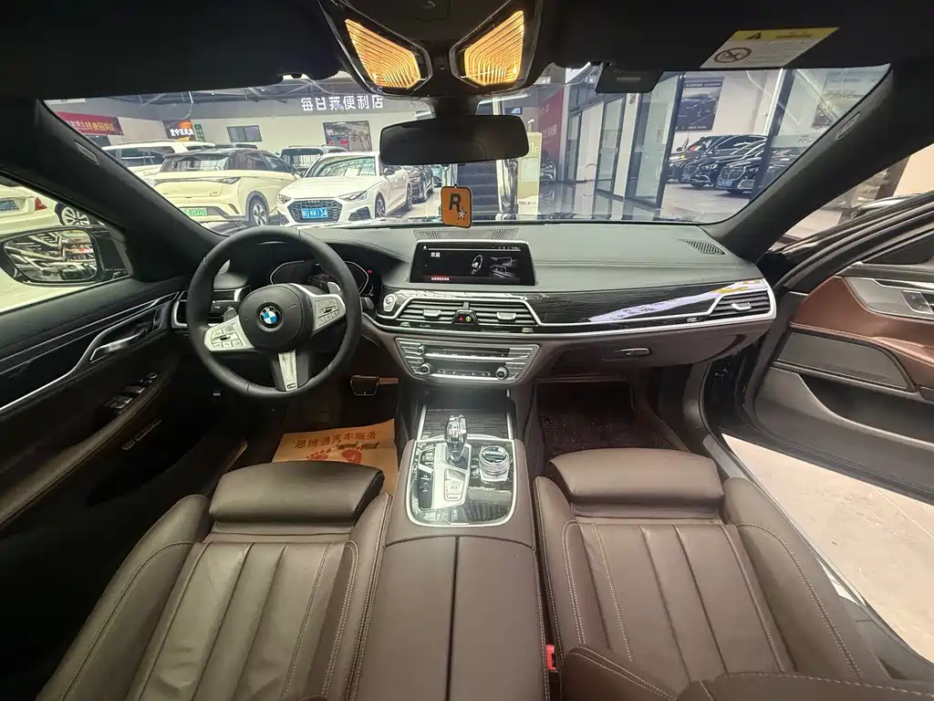 BMW 7 Series 2018 — фото 6