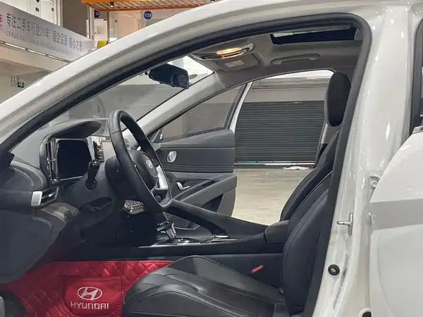Hyundai Elantra 2023