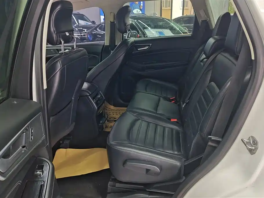 Ford Edge 2017 — фото 11