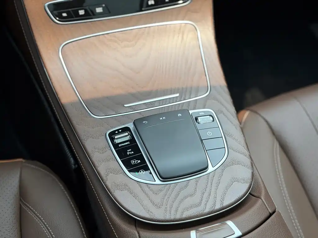Mercedes-Benz E-Class 2021 — фото 13