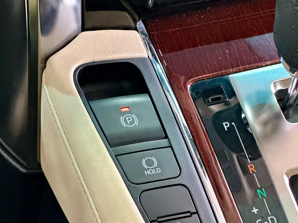 Toyota Alphard 2016 — фото 32