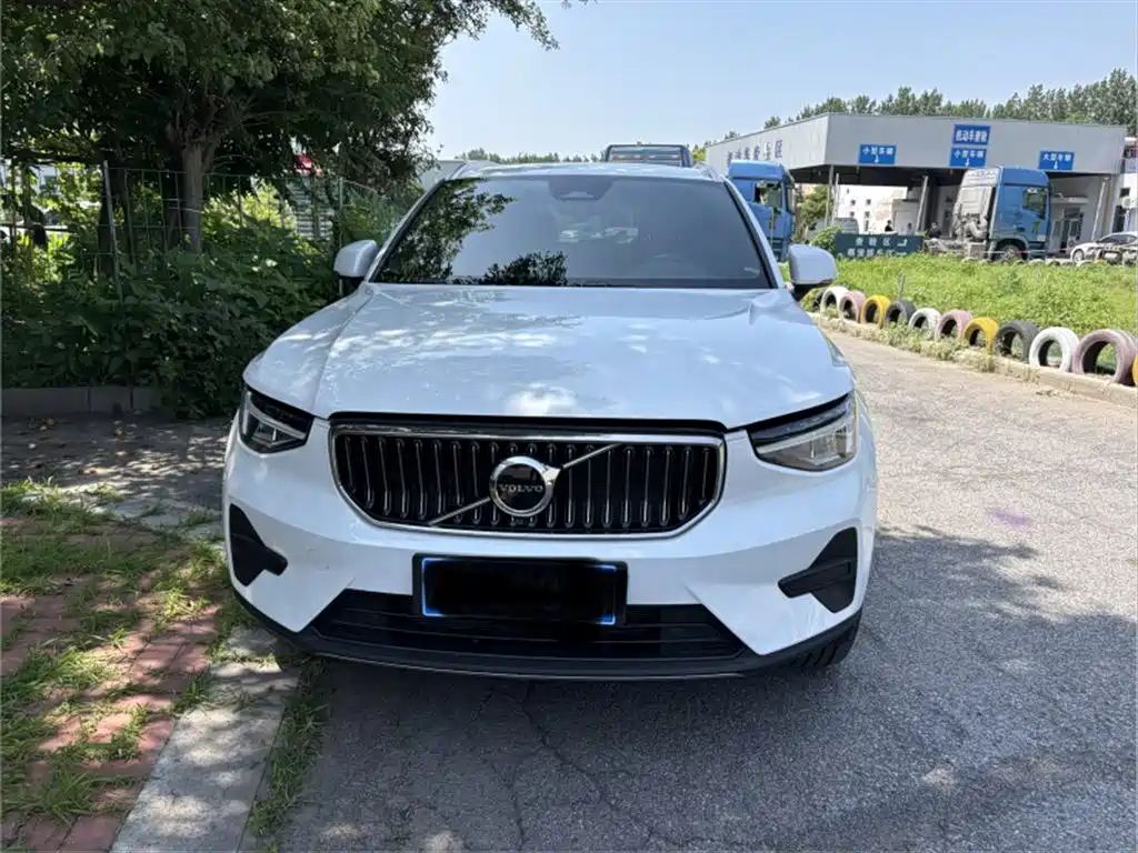 Volvo XC40 2023 — фото 2