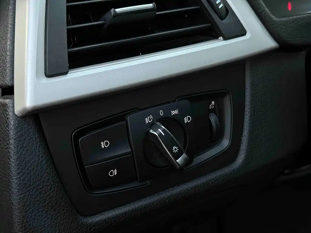 BMW 3 Series 2015 — фото 14