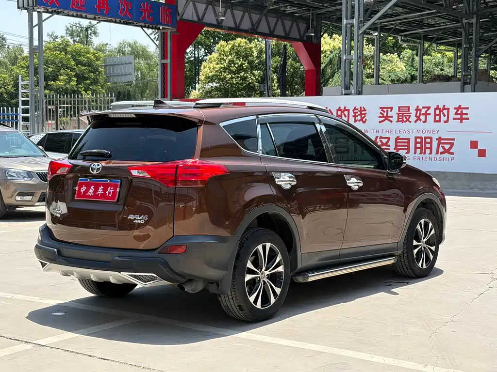Toyota RAV4 2015 — фото 18