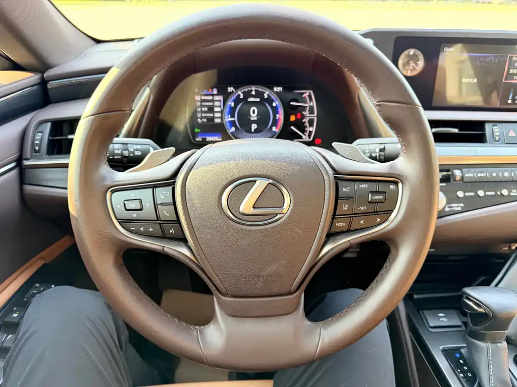 Lexus ES 2021 — фото 24