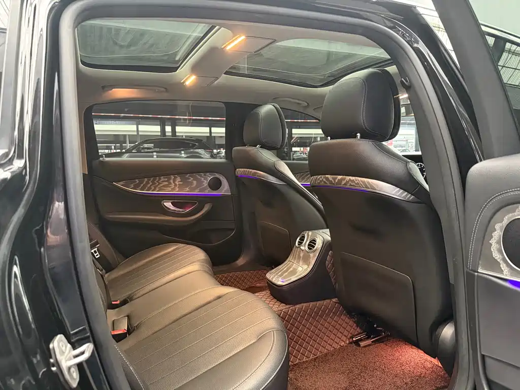 Mercedes-Benz E-Class 2021 — фото 17