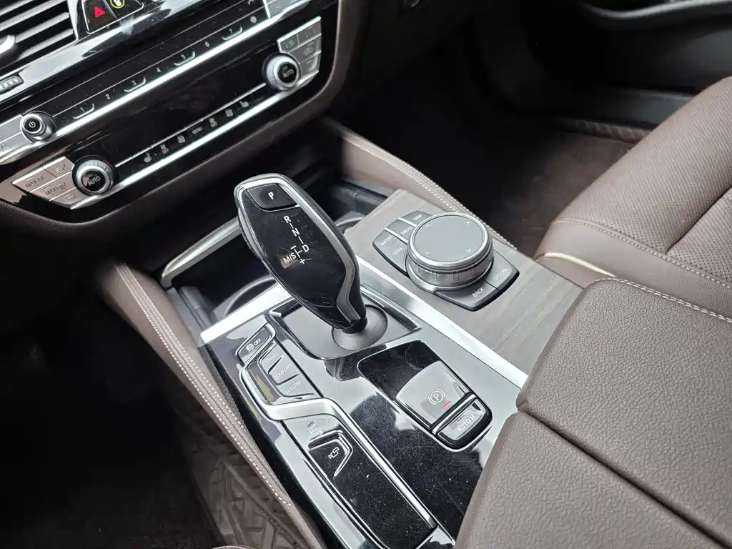 BMW 5 Series 2021 — фото 13