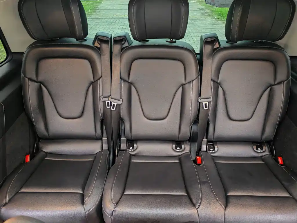 Mercedes-Benz V-Class 2022 — фото 16
