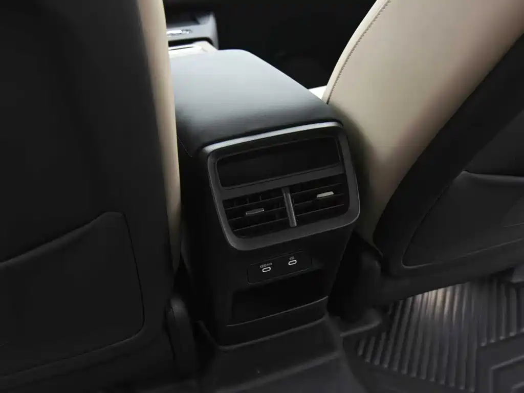 Volvo XC70 Plug-In Hybrid 2025 — фото 13