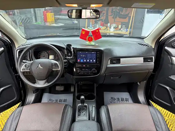 Mitsubishi Outlander 2016