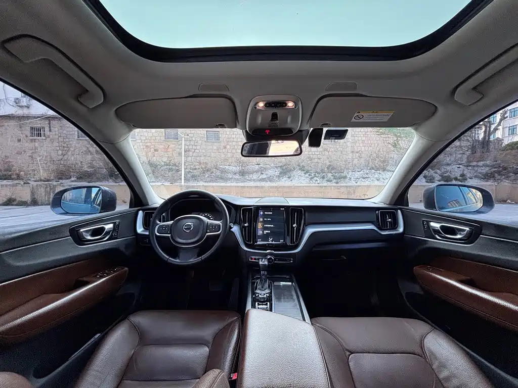 Volvo XC60 2019 — фото 15