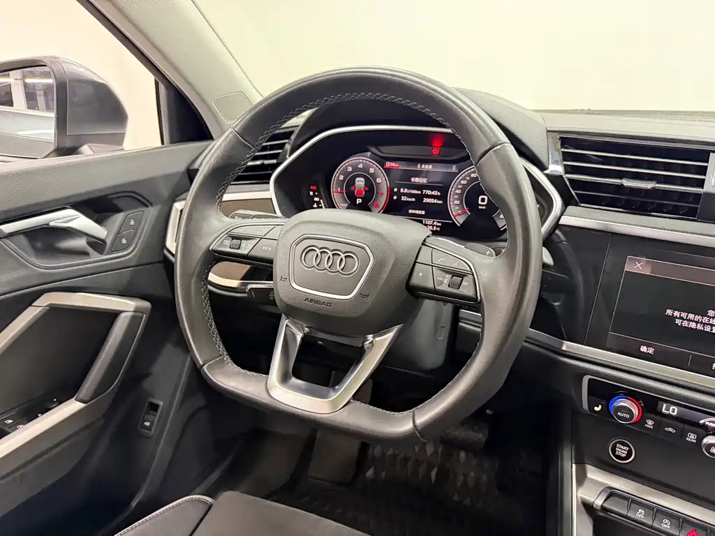 Audi Q3 2023 — фото 12
