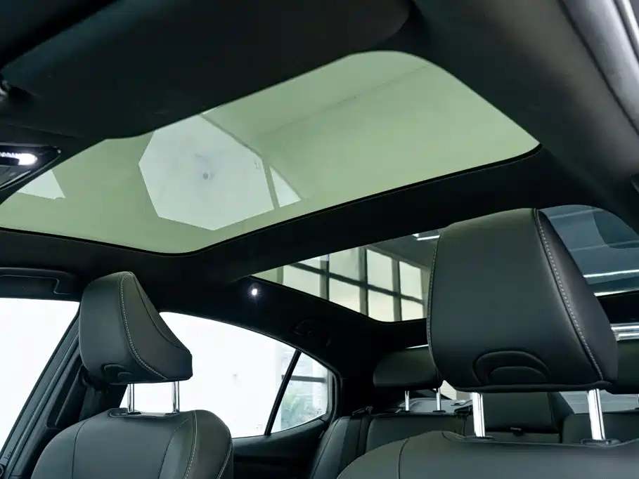 Toyota Camry 2025 — фото 26