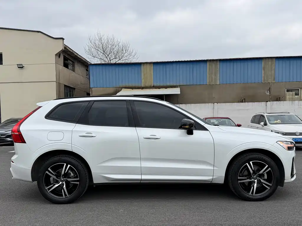 Volvo XC60 2022 — фото 29