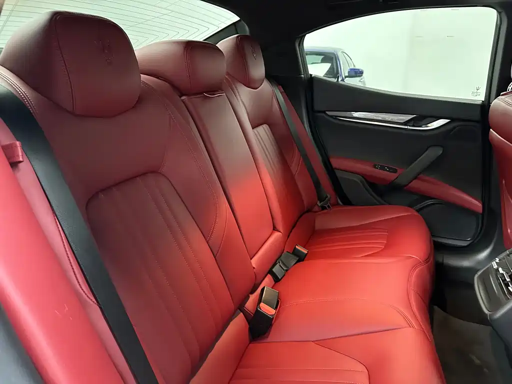 Maserati Ghibli 2021 — фото 14