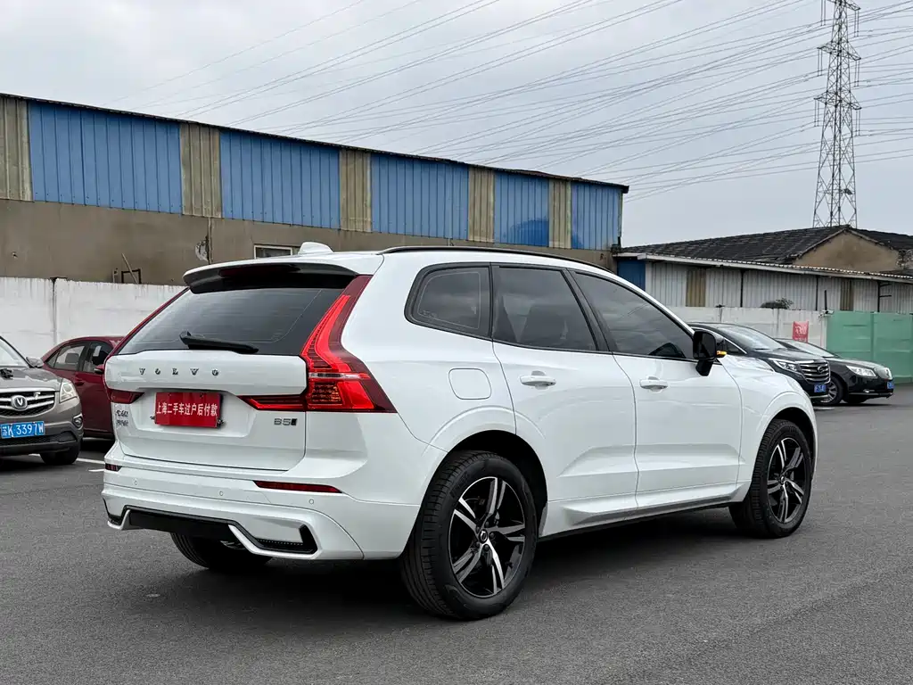 Volvo XC60 2022 — фото 28