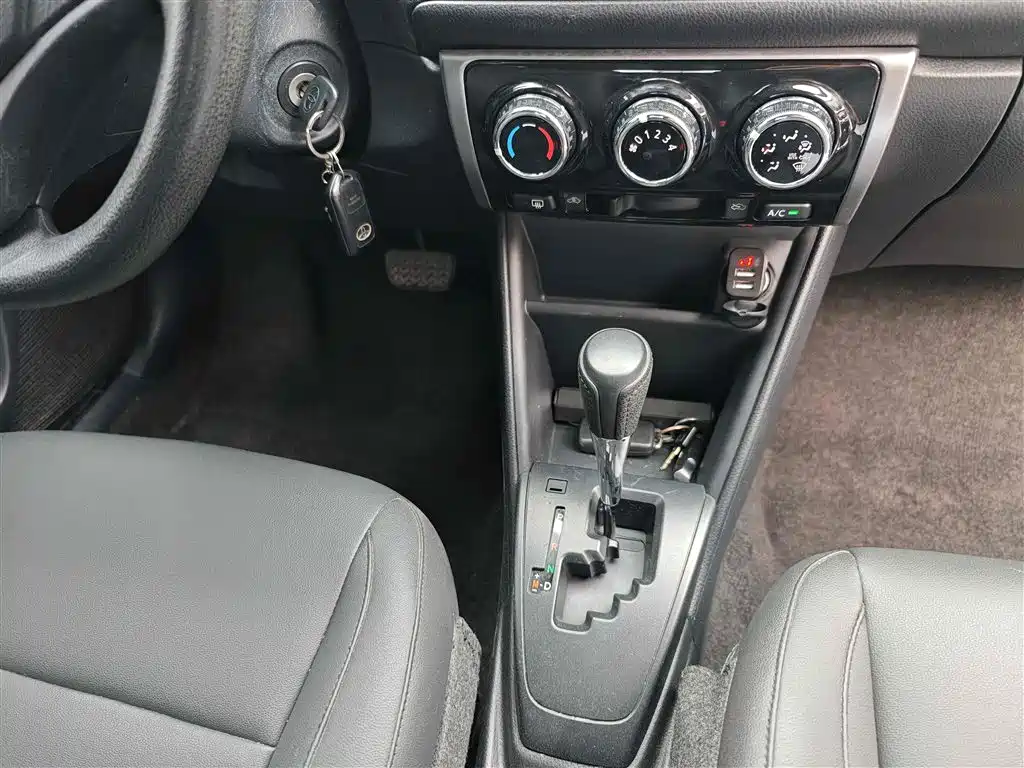 Toyota Yaris L 2019 — фото 12