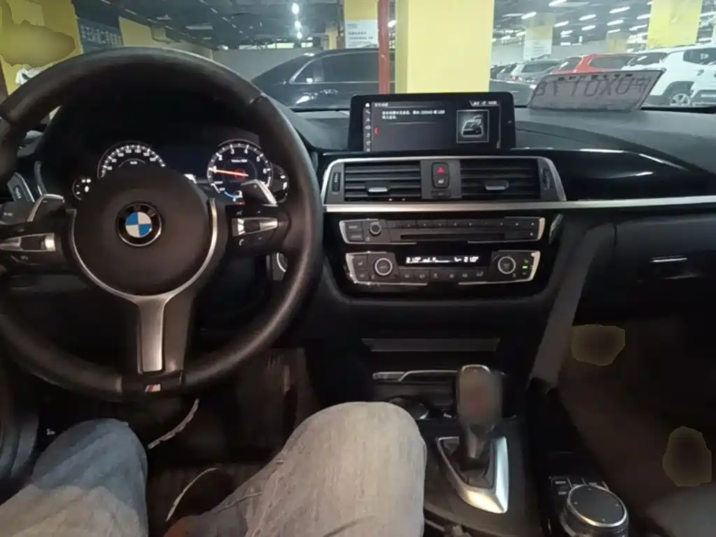 BMW 3 Series 2018 — фото 10