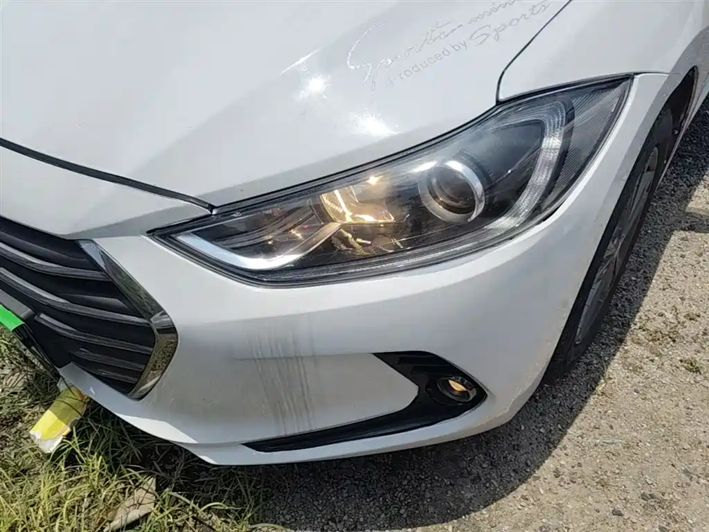 Hyundai Elantra 2017 — фото 23
