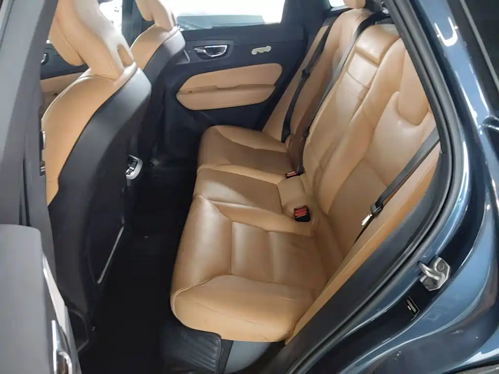 Volvo XC60 2018 — фото 13