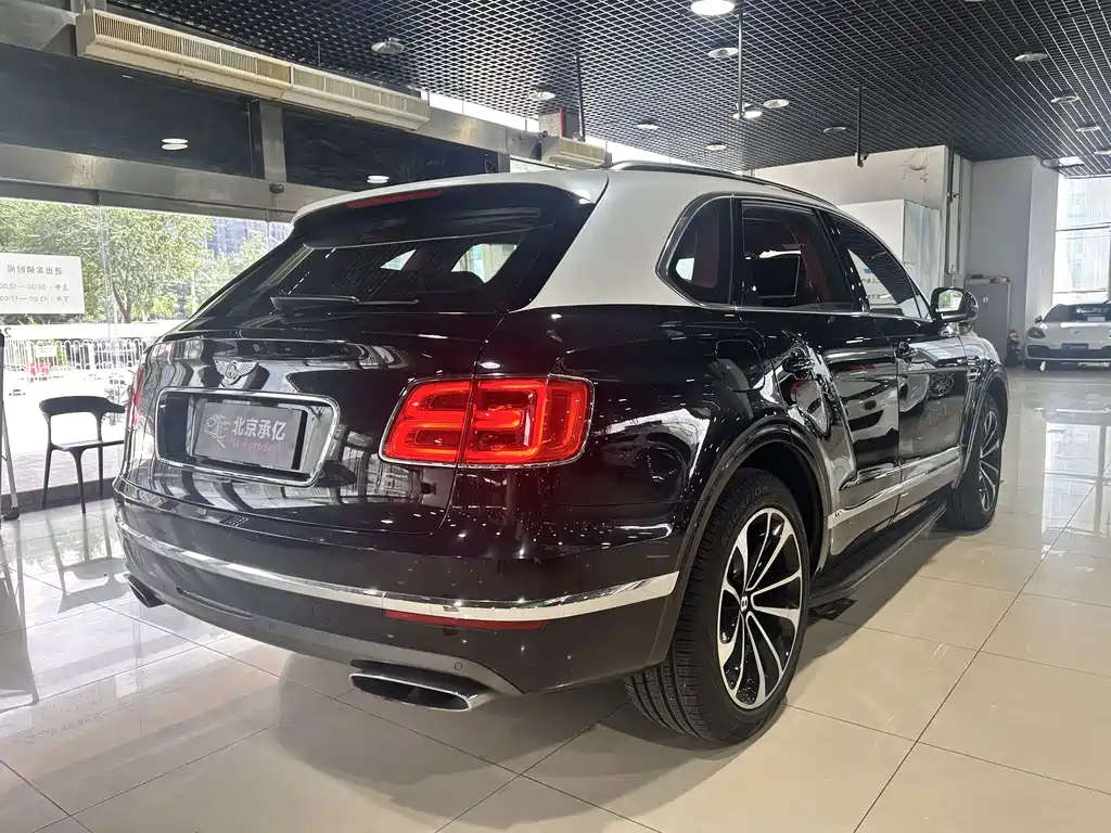 Bentley Bentayga 2017 — фото 15