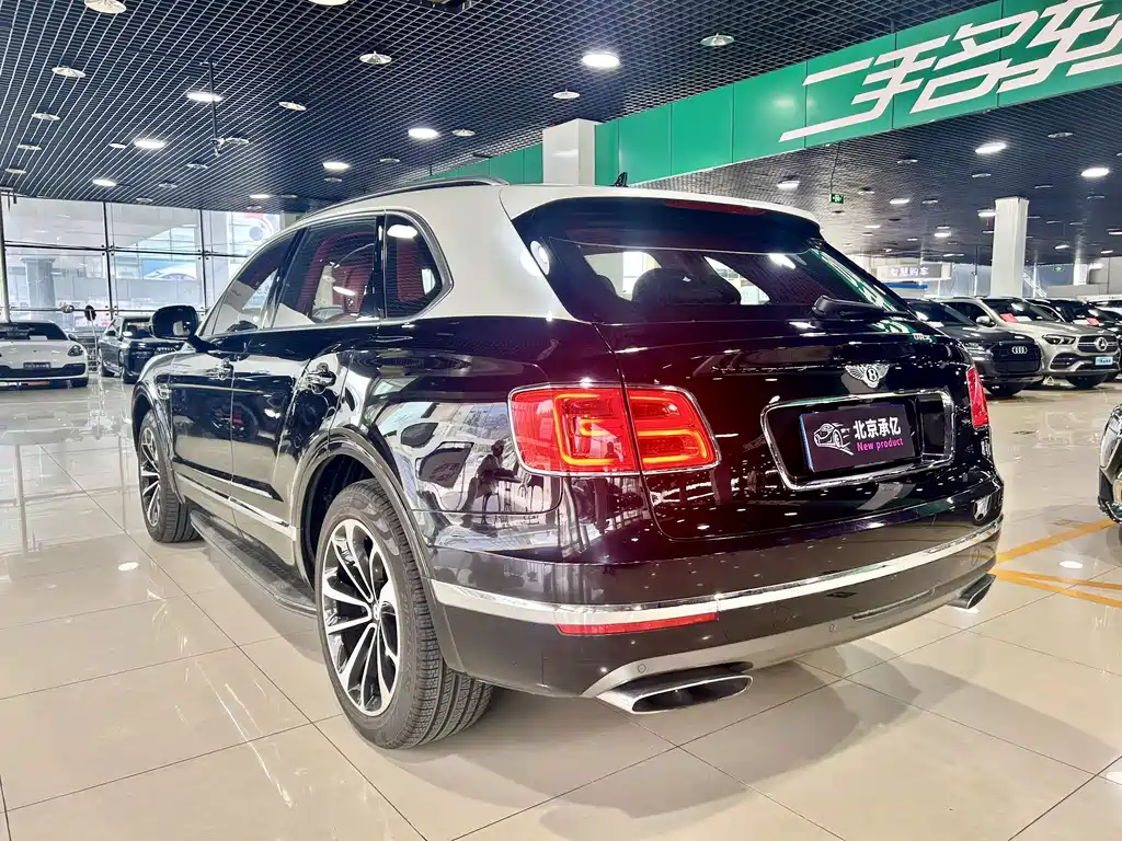 Bentley Bentayga 2017 — фото 16